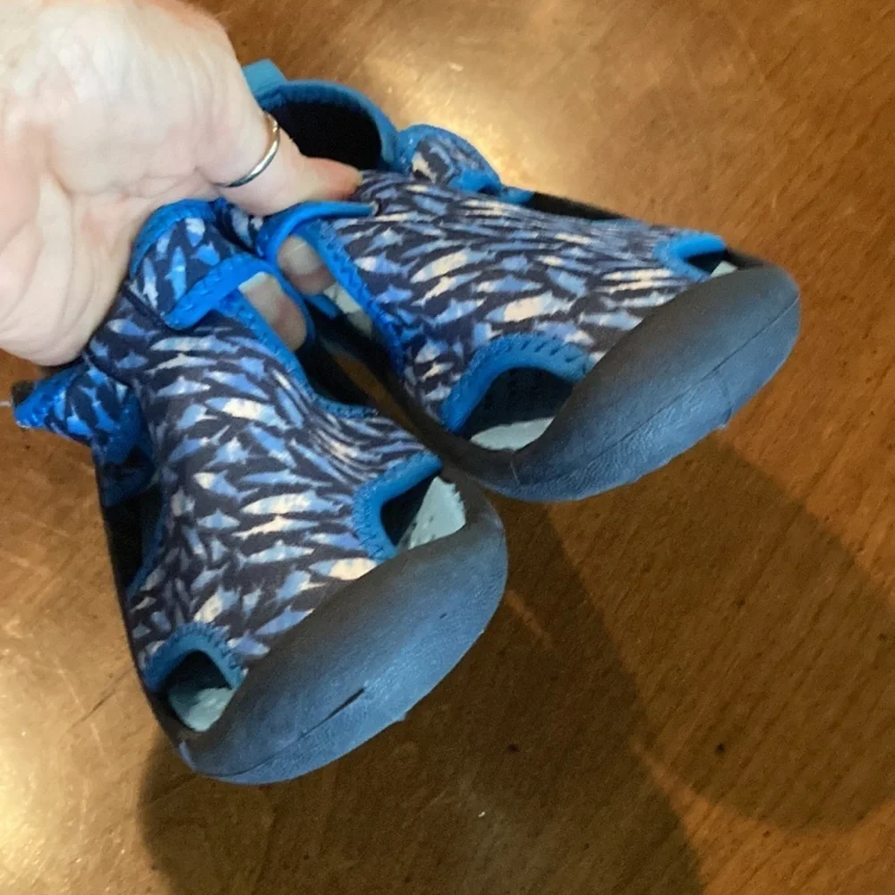 NWOT OSH KOSH B’GOSH Boys Water Shoe - size 12